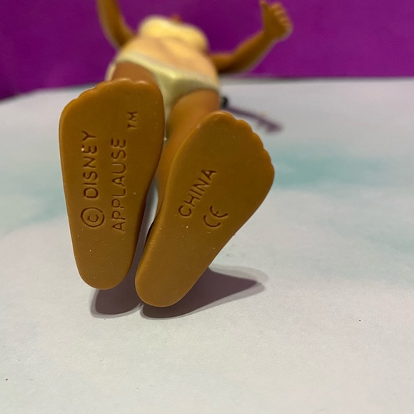 DISNEY VINTAGE 1995 POCAHONTAS INDIAN VINYL DOLL PRINCESS OF POWTAN APPLAUSE 10” - Picture 12 of 12